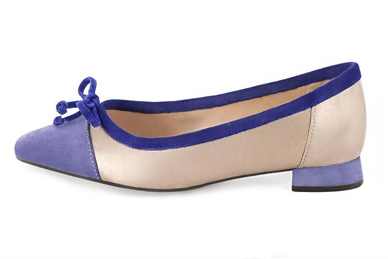 Lavender purple and gold women's ballet pumps, with low heels. Square toe. Flat flare heels. Profile view - Florence KOOIJMAN